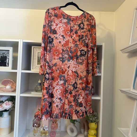 Floral Long Sleeve top - Picture 3 of 3